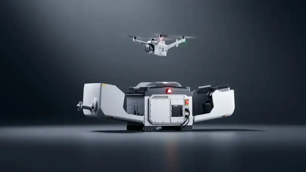 DJI Dock 4 aperto con Matrice 5TD in volo
