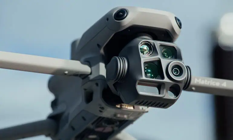 DJI Matrice 4T con sistema di acquisizione RGB e termico